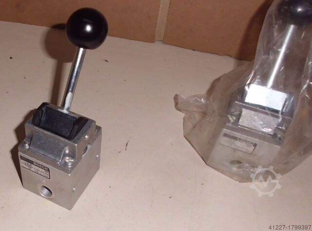 Направляющий клапан 4/2 Bosch 0 820 401 005