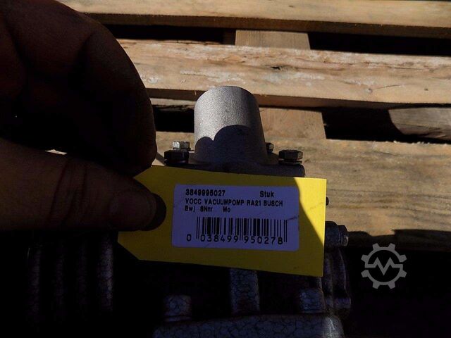 Вакуумный насос Буш Busch RA 0021 B 3Z3 APXX