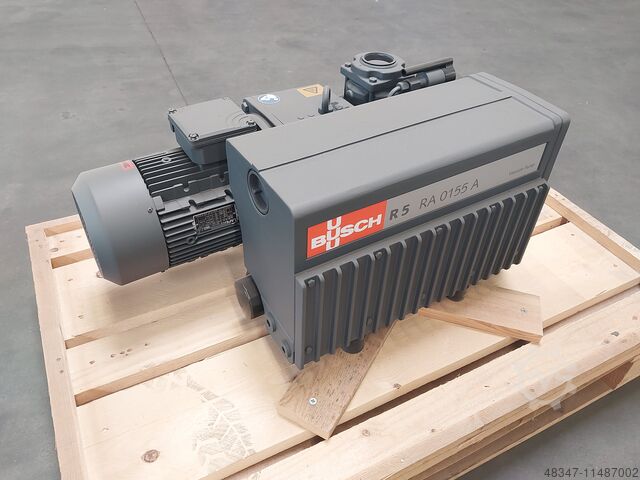 Пластинчато-роторный вакуумный насос Busch RA0155A