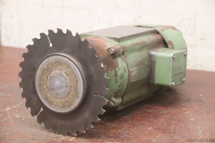 Двигатель фрезера 1,6/2,8 кВт / 2845/5790 об/мин с системой быстрого снятия Siemens Leuco 1PC3084-2AA99