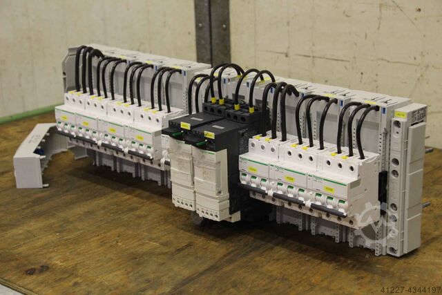 Вспомогательный выключатель Schneider wöhner IC60N  LUCA05BL