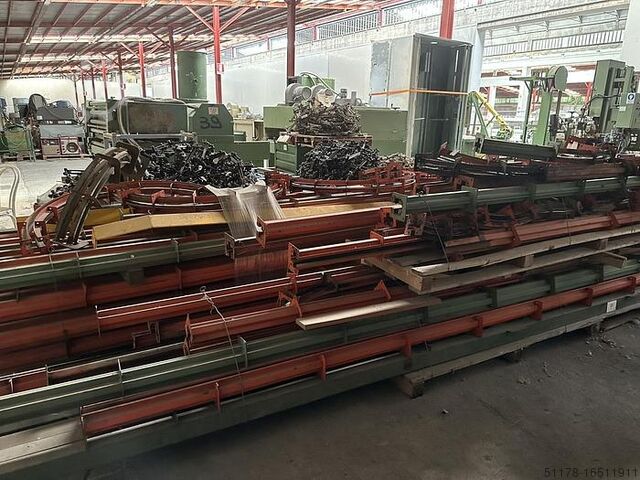 Краски и аксессуары  