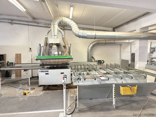 3-х осевой обрабатывающий центр (X-Y-Z) BIESSE Skipper 130