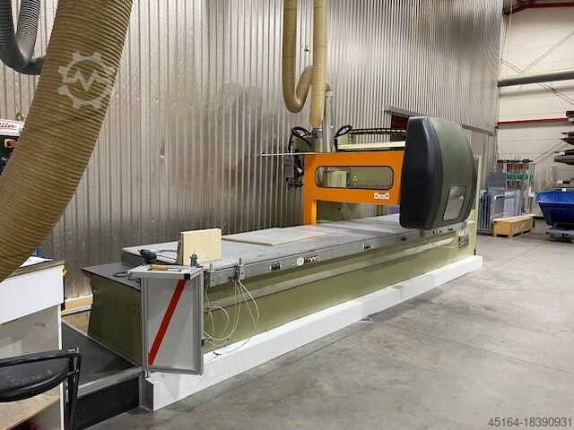 Обрабатывающий центр с ЧПУ SCM Rekord 220