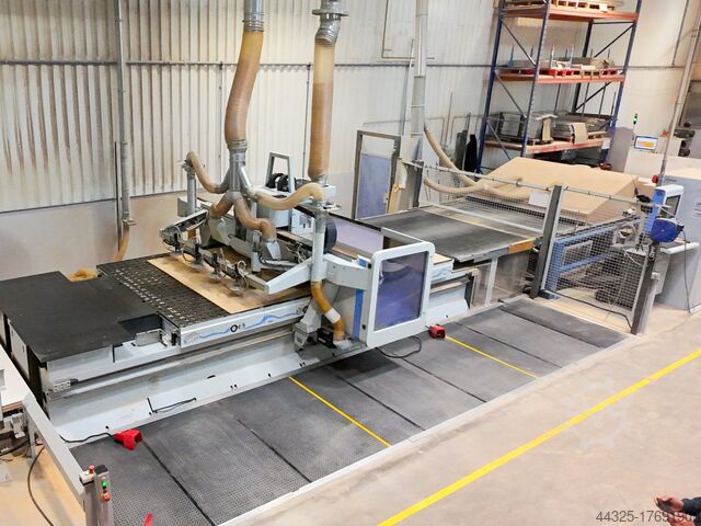 Обрабатывающий центр с раскладывающимся столом WEEKE VANTAGE 200