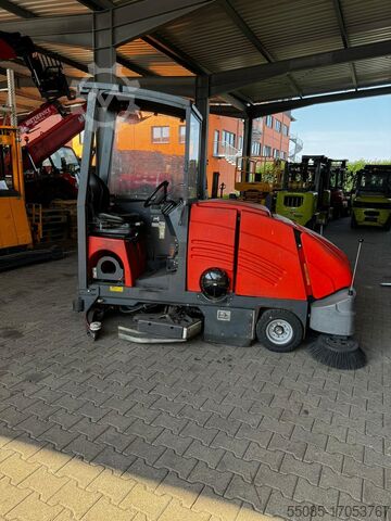 Вакуумная подметальная машина Hako 1800 KLPG