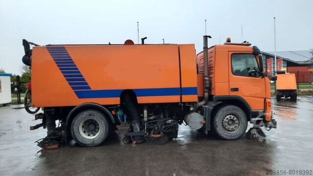 Очиститель дорожного покрытия Volvo Volvo FM9 4x2R + Johnston Beam VX800 weg