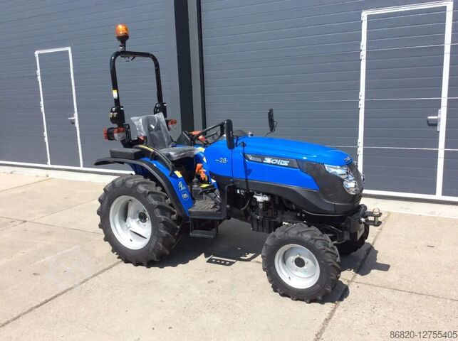 Компактный трактор Solis 26 HST