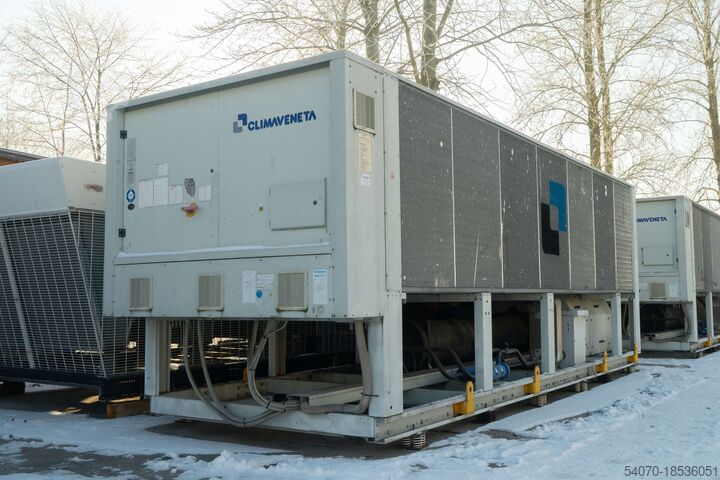 Чиллер Used Aircooled chiller CLIMAVENETA FX FC NG SL T+ S 2702 642 KW 2013 yom