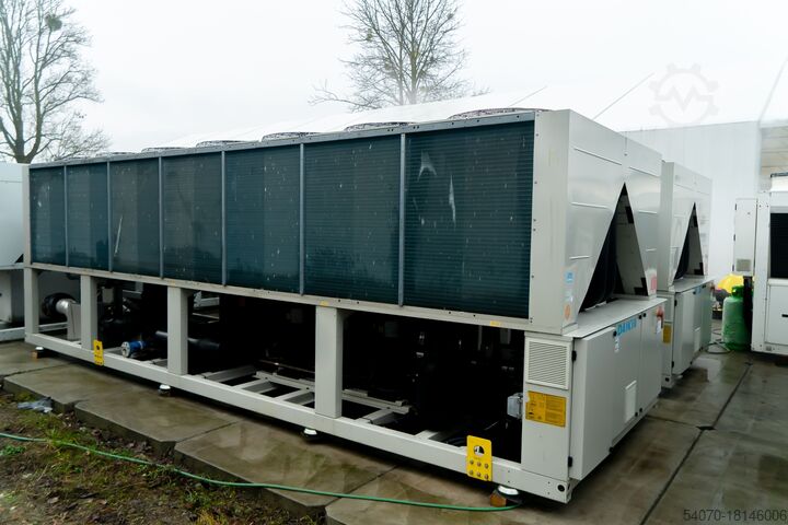 Чиллер Used Aircooled chiller/Heat pump Daikin EWYQ630F 624 kW / 674 kW 2017 yom