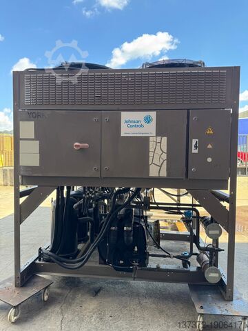 охладитель воды York YLAA0390HE