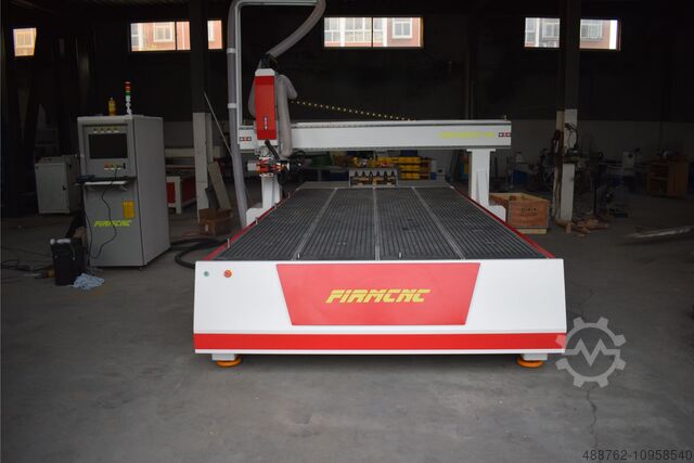 Площадь фрезерного станка с ЧПУ 1300x2500 мм  