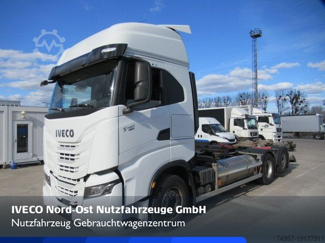 Автомобиль с заменяемым кузовом IVECO AS260S46Y/FS CM 2LNG  Intarder LBW Lenkachse