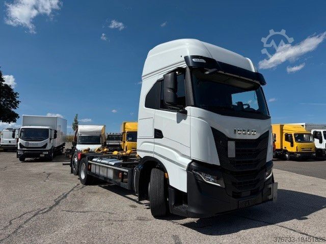Автомобиль с заменяемым кузовом IVECO AS260S49Y/FP ¤6E Intarder Liftachse 2x AHK