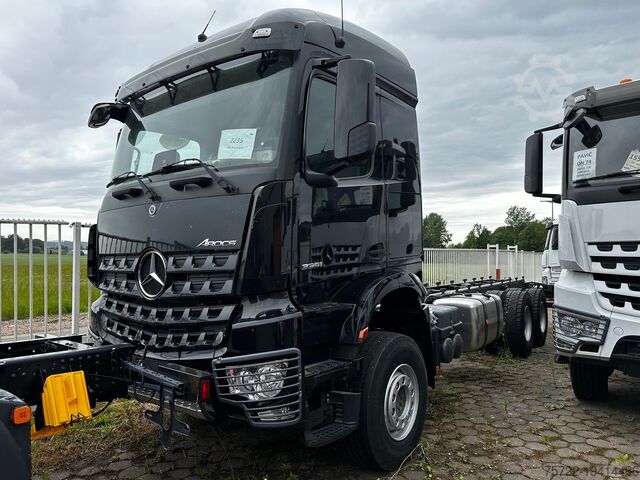 Шасси грузовика, шасси Mercedes-Benz AROCS 3351 6x4 Blatt/ Blatt Fahrgestell