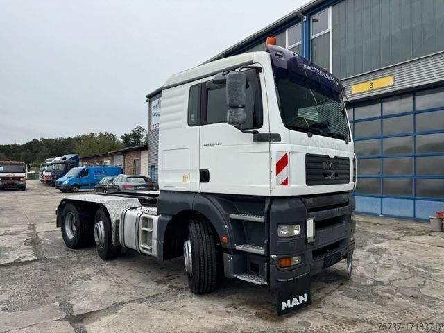 Шасси грузовика MAN 26.480 6x2