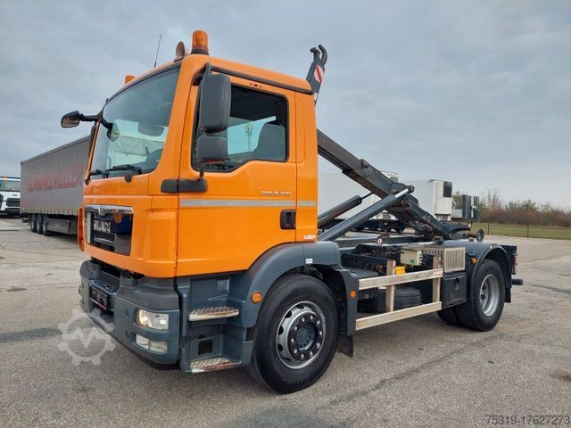Крюковой мусоровоз MAN TGM 18.290 4X2 BB