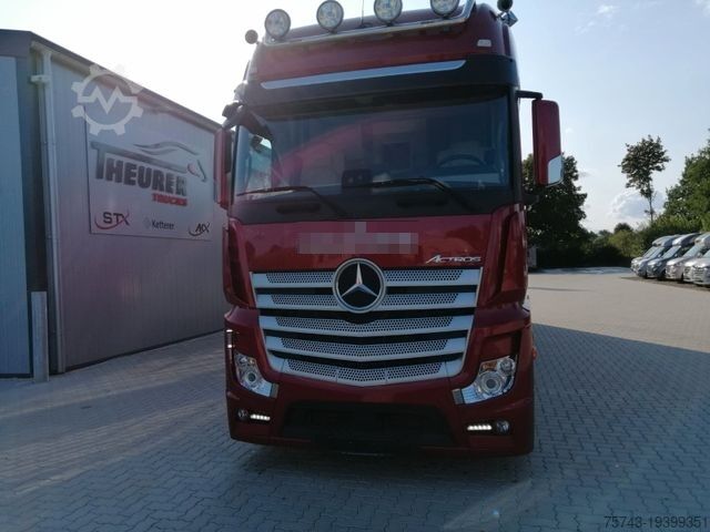 Скотовоз MERCEDES-BENZ Actros 2651 STX Pop-Out, Pop-Up. 6 Pferde