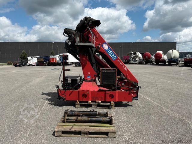 Кран-манипулятор на шасси грузовика  HMF 1820 K4 Remote control / Kran / Crane