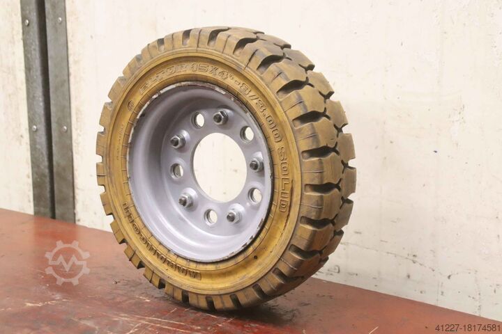 Цельнолитые резиновые шины 2 шт. Marangoni 15x4 1/2 -8/3.00
