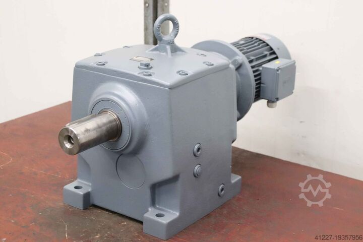 Мотор-редуктор 3 кВт 5,3 об/мин Nord Getriebebau SK.63 IEC 100