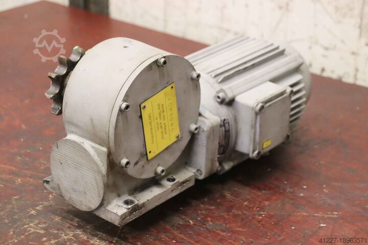 Мотор-редуктор 1,1/1,5 кВт 31/47 об/мин EMB OB-04,6/4 S