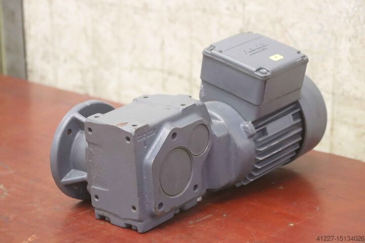 Мотор-редуктор 0,06 кВт 5 об/мин Flender CF 10-G56S/4