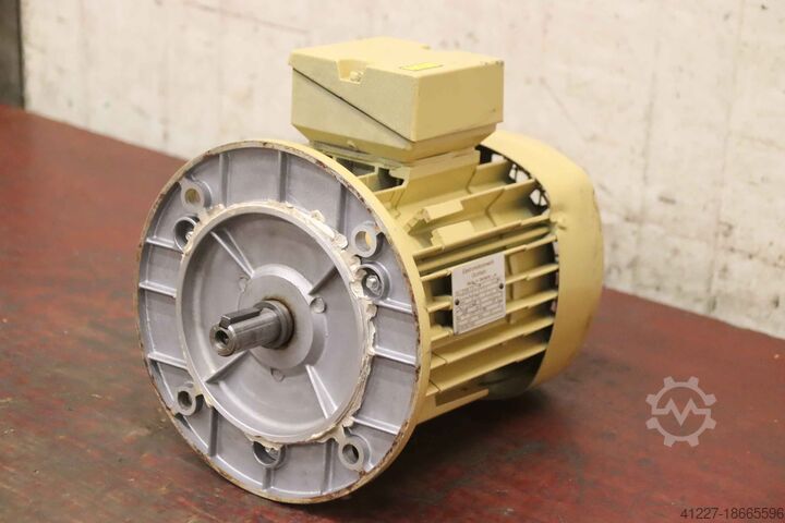 электродвигатель 1,5 кВт 2860 об/мин Elektromotorenerk Grünhain DOMA 80K2-BW33