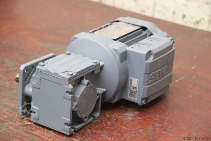 Мотор-редуктор 0,12 кВт 23 об/мин SEW-Eurodrive WF10 DRN63MS4