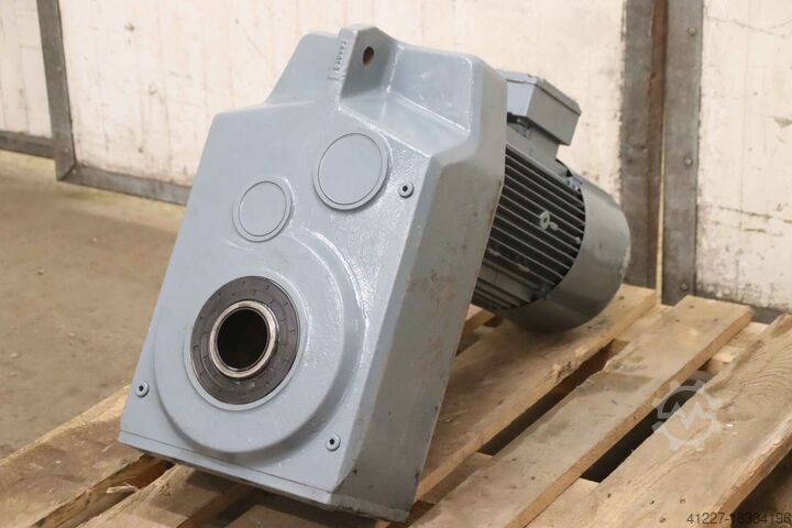 Мотор-редуктор 5,5 кВт 70 об/мин SEW-Eurodrive DFV132S4BMG/HF/TF