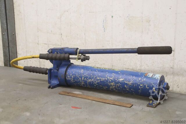 Ручной гидравлический насос Enerpac 700/180//H170 mm