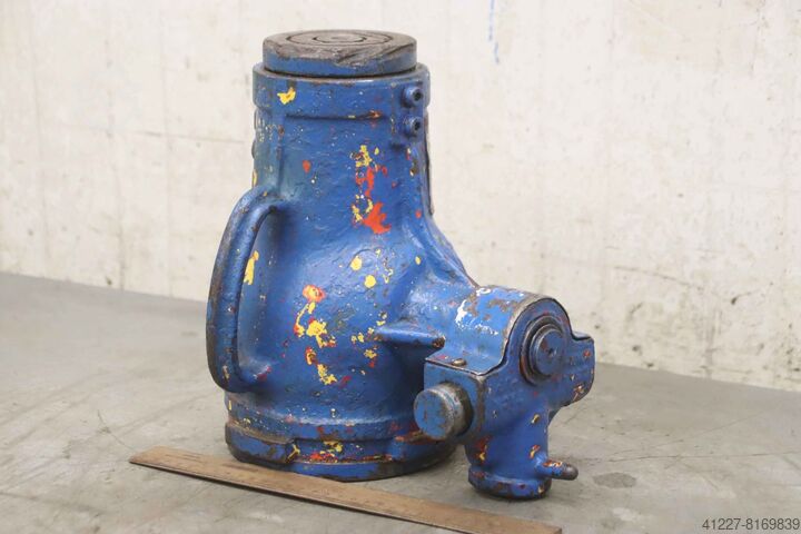 Джек Osaka 50 ton  Hub 130 mm