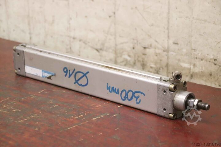 Пневматический цилиндр Festo Flachzylinder Hub 300 mm