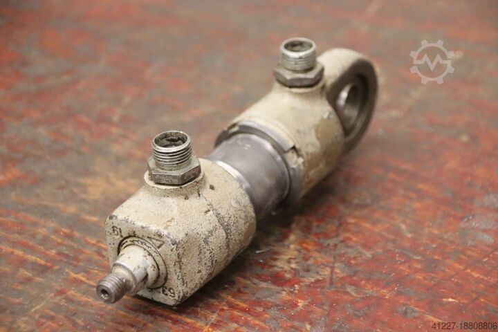 Гидравлический цилиндр Orsta Hydraulik B2-32/20x40/3   Hub 40 mm