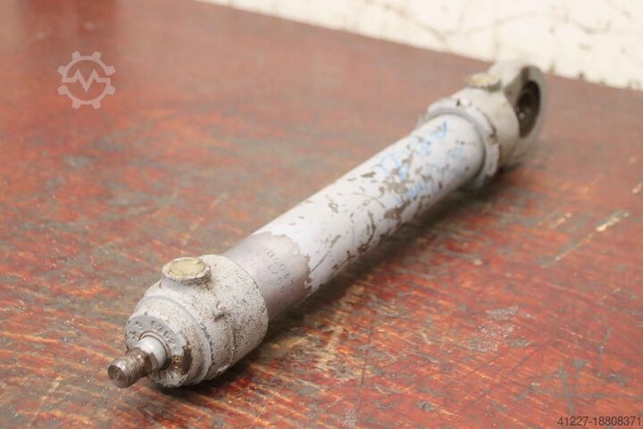 Гидравлический цилиндр Orsta Hydraulik B2-40/18x250  Hub 250 mm