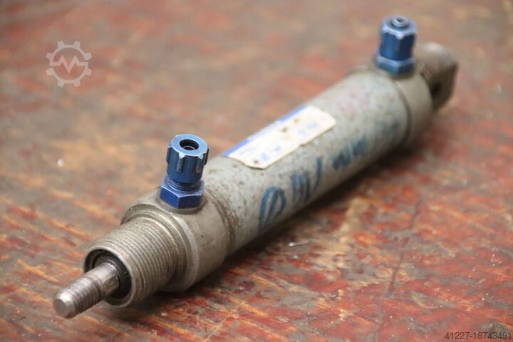 Пневматический цилиндр Festo DGS-25-  Hub 70 mm