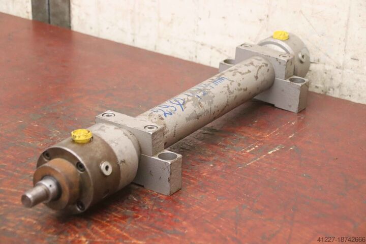 Гидравлический цилиндр unbekannt Hub 424 mm