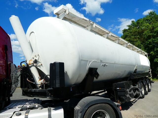 Цистерна для сыпучих грузов Spitzer SK 2460 CAL GGVS