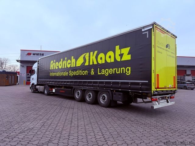 Открытый полуприцеп с тентом KÄSSBOHRER Schiebeplanen Auflieger Neuwertig Vollausstattun