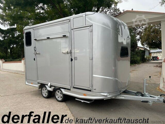 Прицеп для перевозки скота  Steinsberger Anka 2 Pferdeanhänger mit Bett