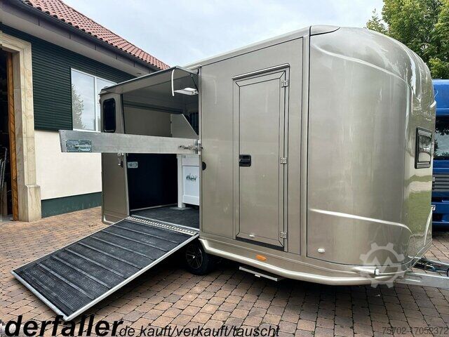 Прицеп для перевозки скота  Steinsberger Anka 2-Pferdeanhänger XXL Wohnung
