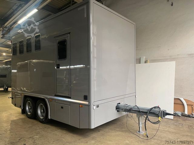 Прицеп для перевозки лошадей  TT XL 3-4 Pferde Wohnung, Dusche