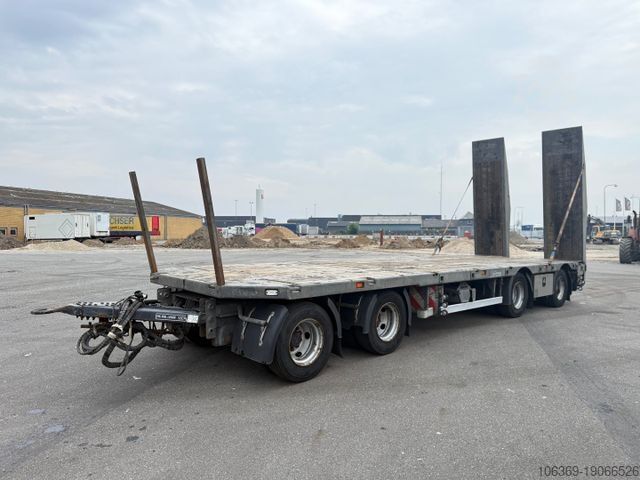 Низкорамный прицеп  MTDK 4 Achsen 30 t. Maschinen Hydr. rampen