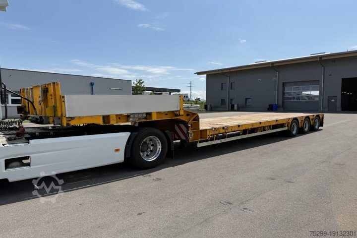 Низкорамный полуприцеп Doll Panther S3E Tele / Swiss-Vehicle