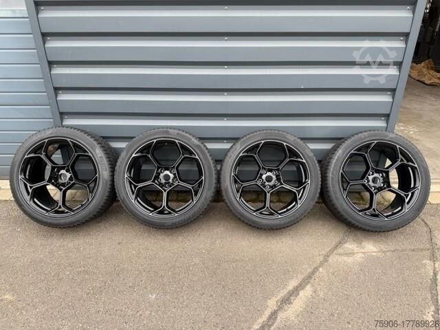 Фургон Lamborghini LAMBORGHINI URUS PERFORMANTE