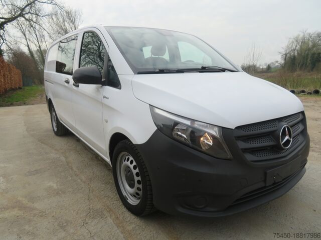 компактный фургон Mercedes-Benz Vito