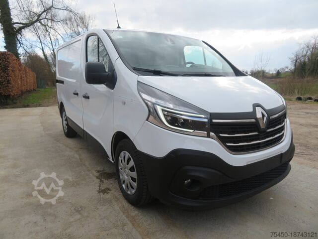 компактный фургон Renault Trafic