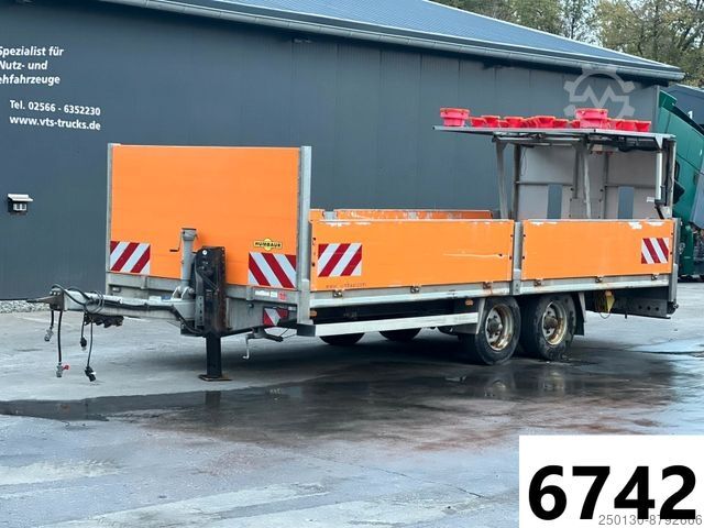 Открытый прицеп HUMBAUR HBT Verkehrsleitanhänger mit Leuchtanlage