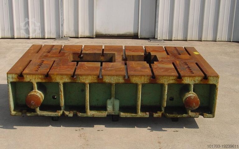 Литая кровать Taque fonte rainurée - Floor Plate 2410 x 1500 x 550 mm - No 1