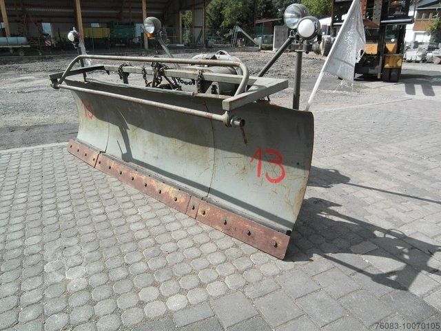 Кастомизированный фургон  Schneepflug Schmidt E3 elektro hydraulisch